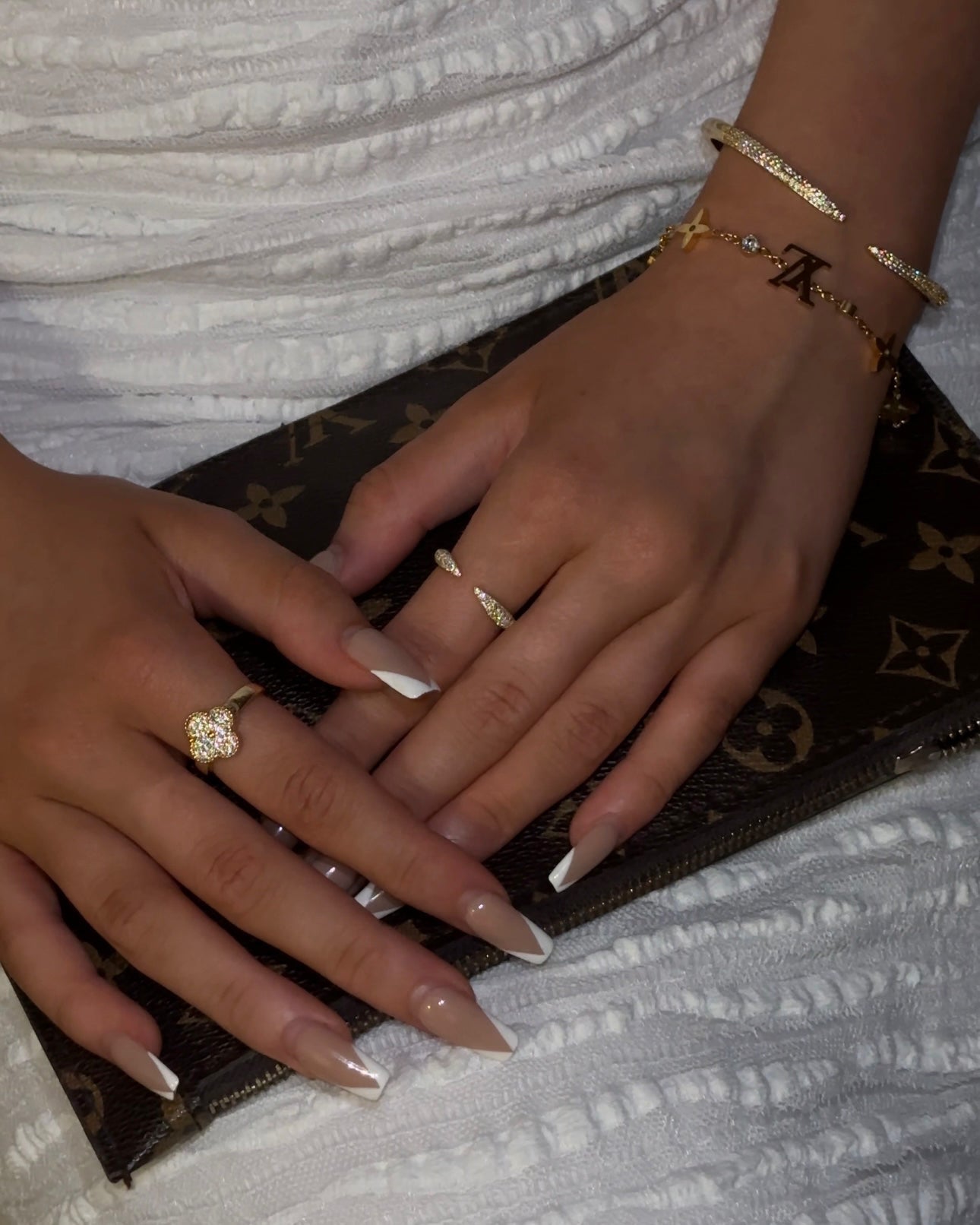 OPASKA NA RĘKĘ LOTTIE | ZŁOTO