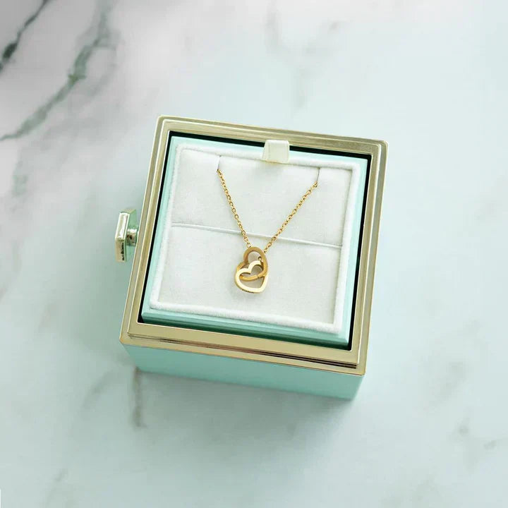 GRAWEROWANY NASZYJNIK WIECZNA RÓŻA W PUDEŁKU