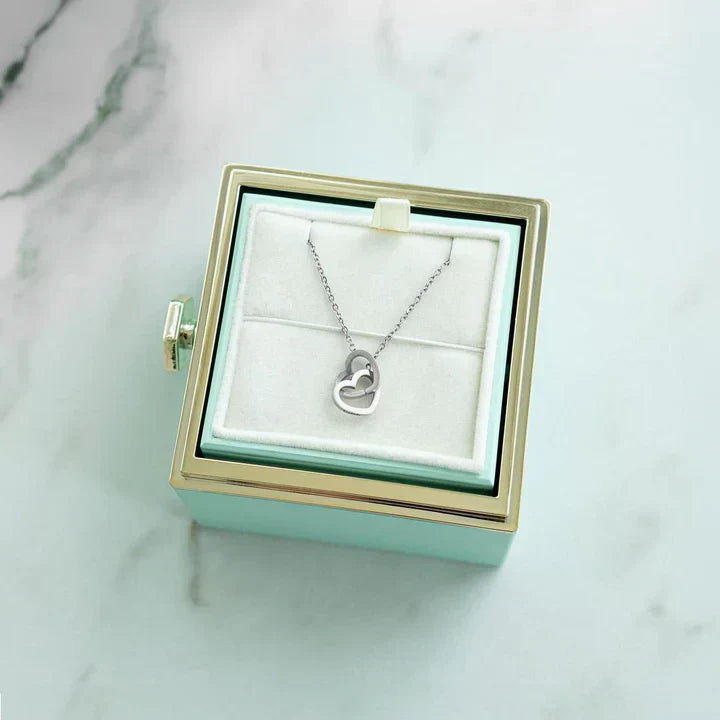 GRAWEROWANY NASZYJNIK WIECZNA RÓŻA W PUDEŁKU