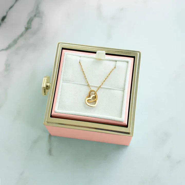 GRAWEROWANY NASZYJNIK WIECZNA RÓŻA W PUDEŁKU