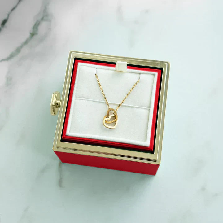 GRAWEROWANY NASZYJNIK WIECZNA RÓŻA W PUDEŁKU