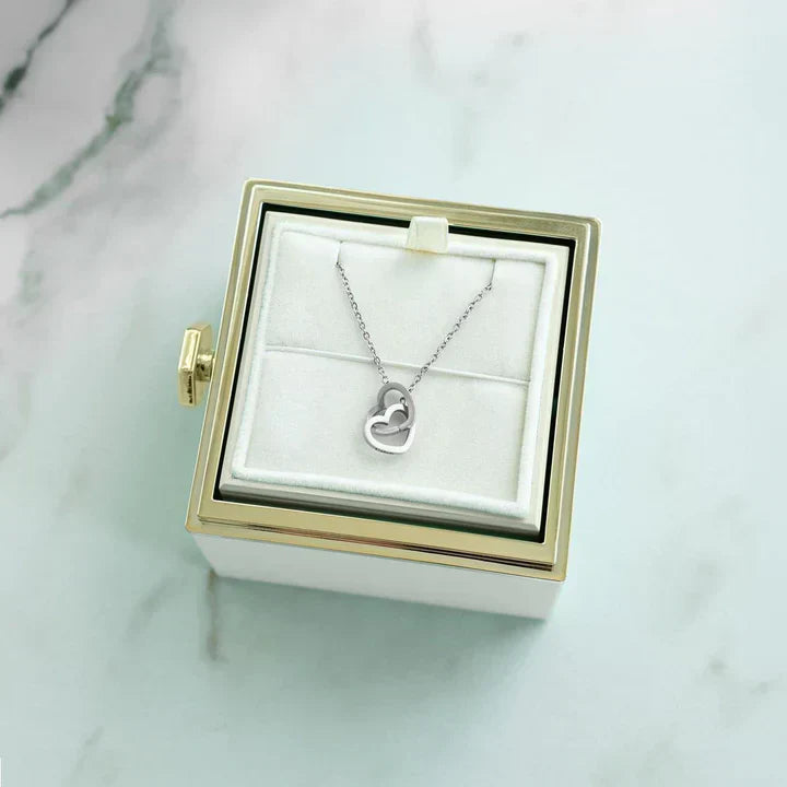 GRAWEROWANY NASZYJNIK WIECZNA RÓŻA W PUDEŁKU